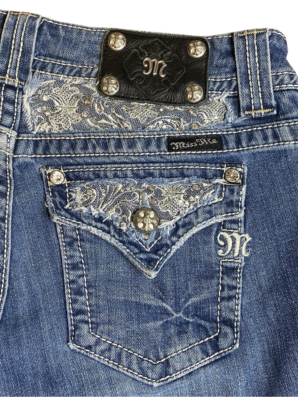 Miss Me Embellished Embroidered Capri Jeans Women’s size 29 - Picture 8 of 16